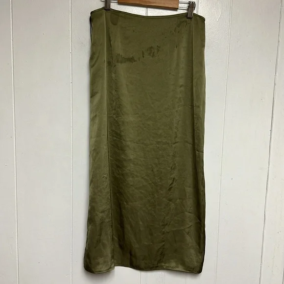 Aritzia Wilfred Elixir Satin Skirt In Bosana Green Vert Bosana Side Slit Size 6 - Picture 6 of 9